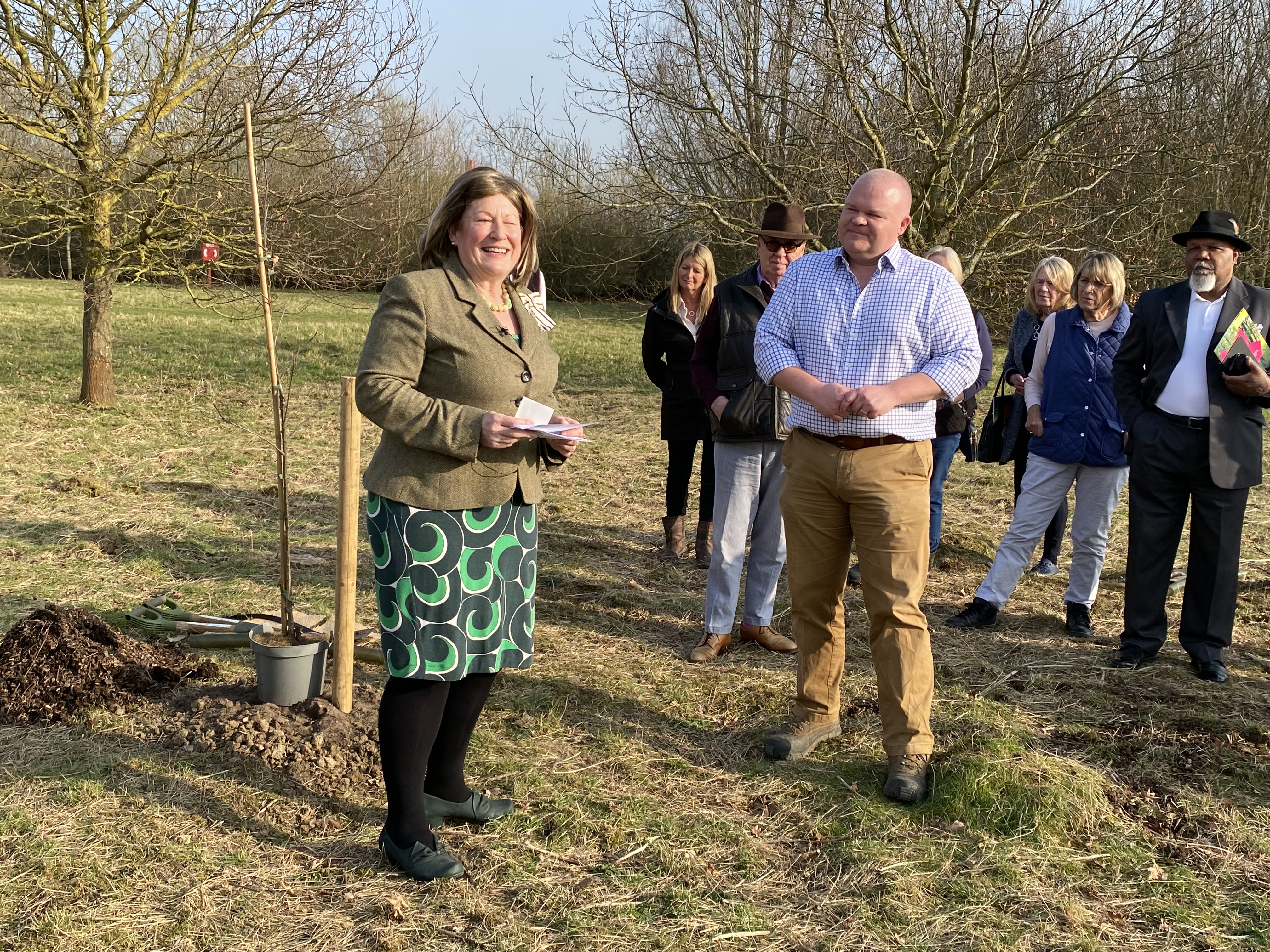 Bedfordshire Lieutenancy: HM Lord-Lieutenant and Team Plant a Tree for the Jubilee
